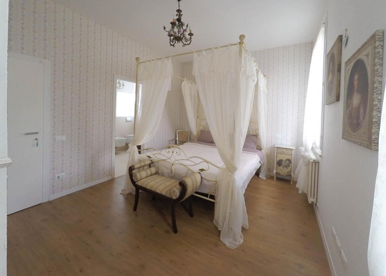 Il Bianconiglio R&B Bed & Breakfast Carraie Exterior photo